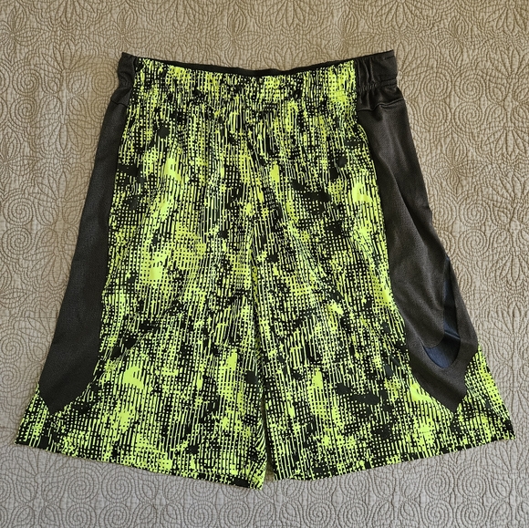Nike Other - Mens athletic Nike shorts size L